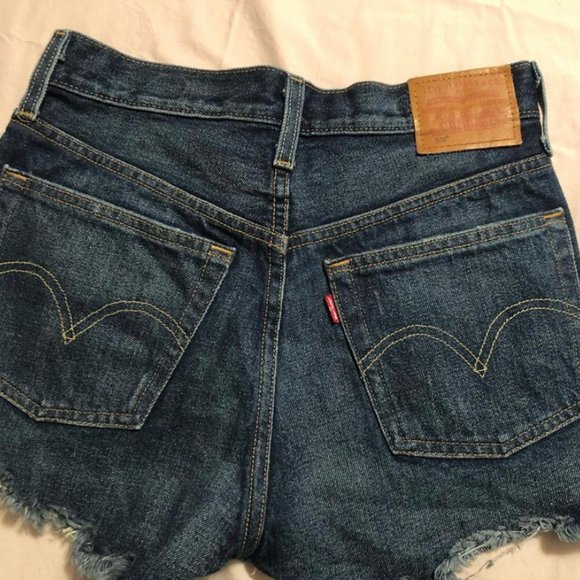 Levi's 501 Shorts - Picture 3 of 3
